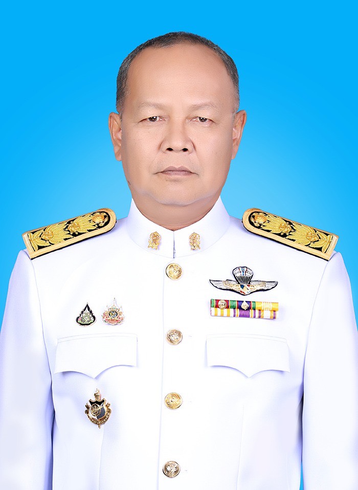 นายจักรวาล เจริญทอง